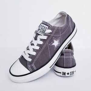 Converse One Star with Free Gift!